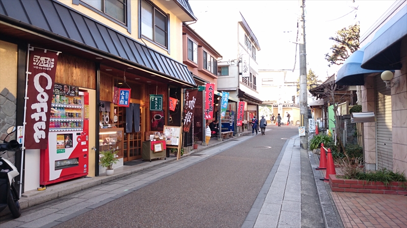 いつもよりお店ののぼりが多いような気が