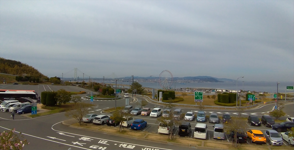 左に明石海峡大橋が見えます