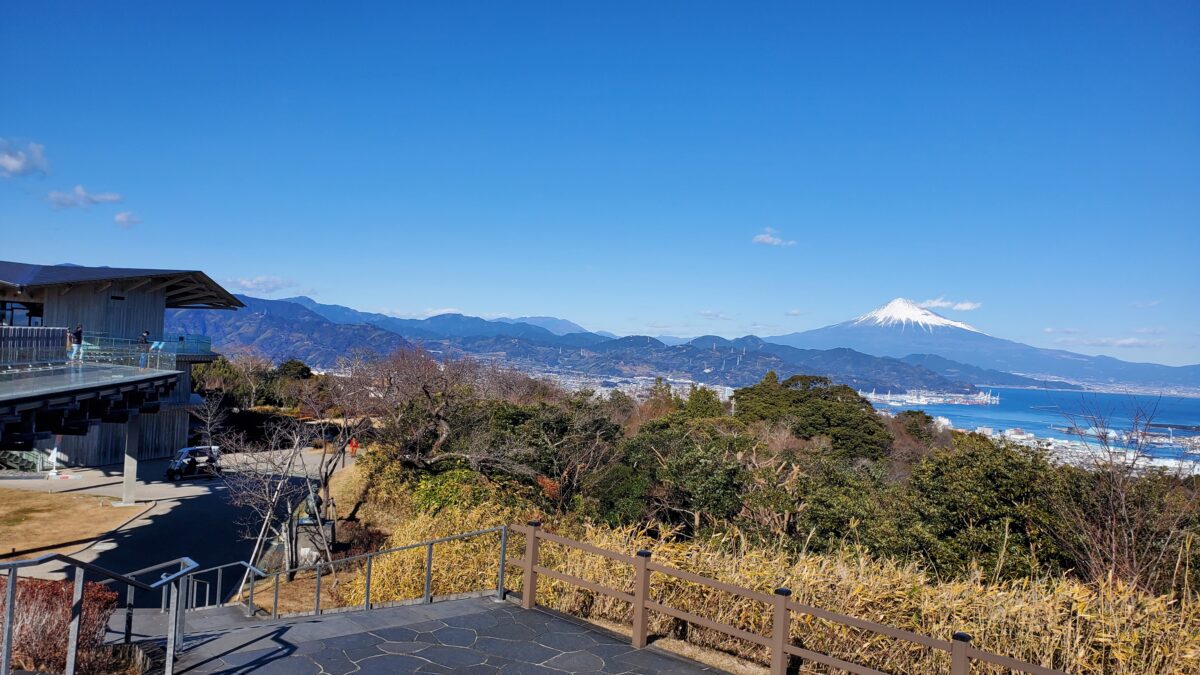 左側に日本平夢テラス