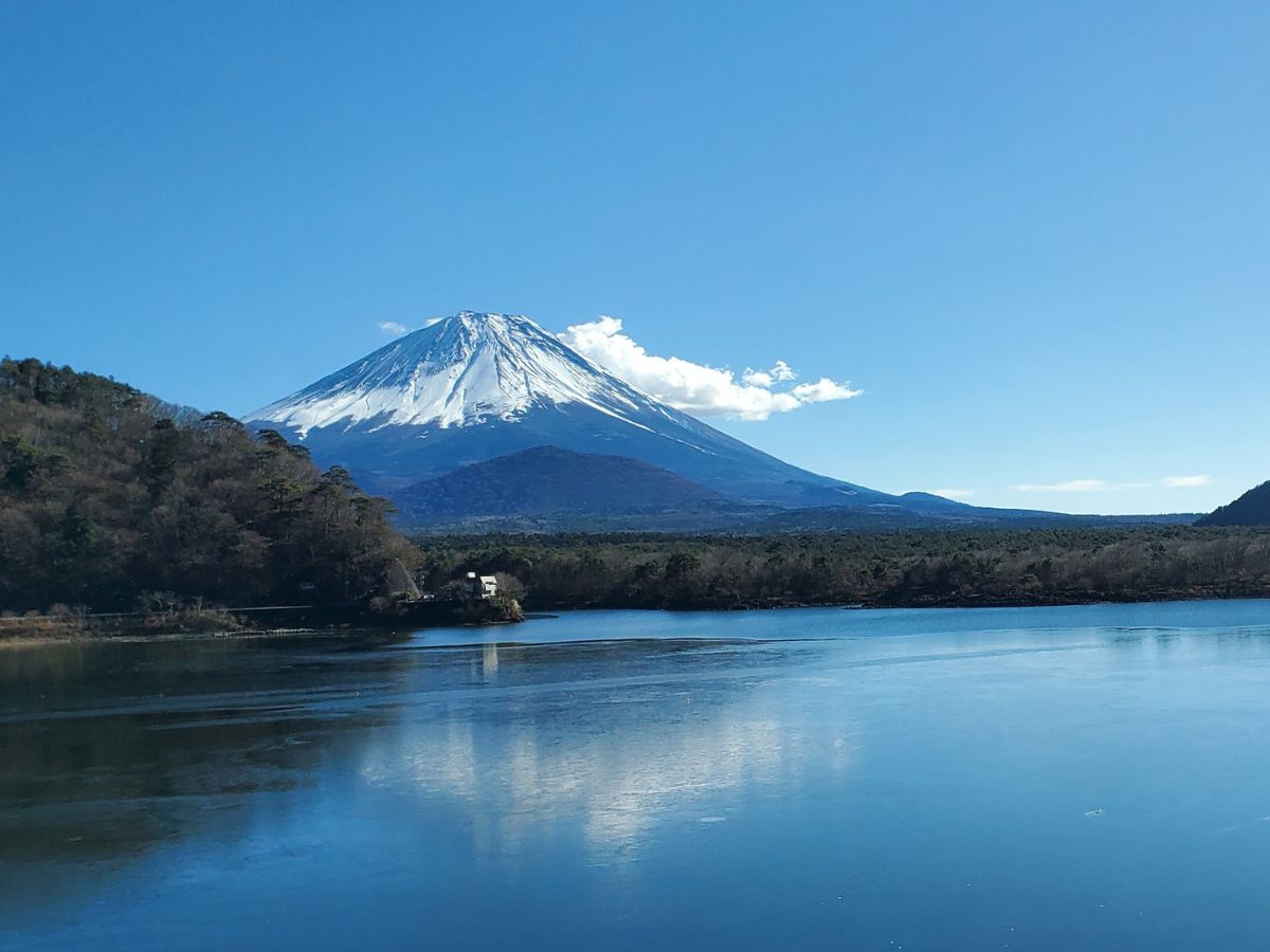 精進湖から富士山